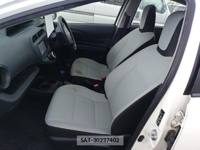 Toyota AQUA 2017-09 8815319-15