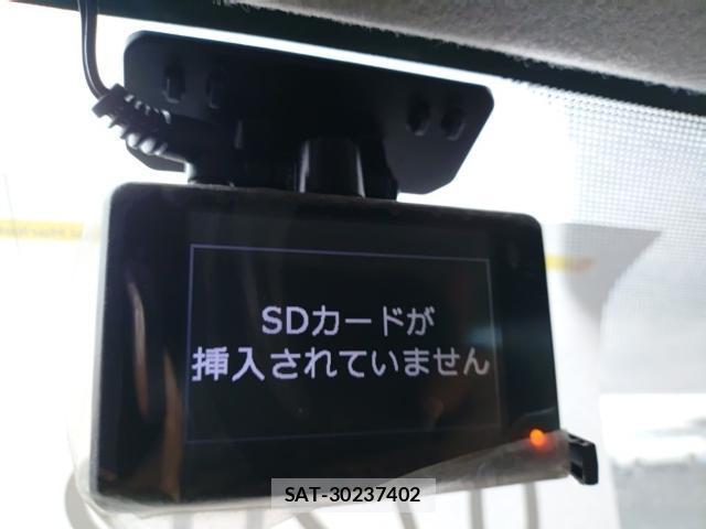 Toyota AQUA 2017-09 8815319-16