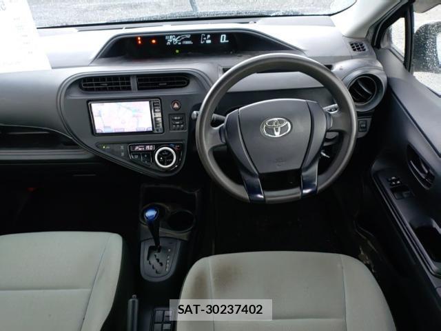 Toyota AQUA 2017-09 8815319-2