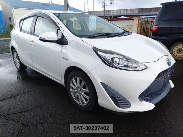 Toyota AQUA 2017-09 8815319-3