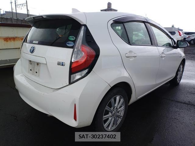 Toyota AQUA 2017-09 8815319-4