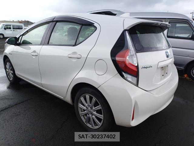 Toyota AQUA 2017-09 8815319-5