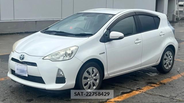 Toyota AQUA 2012-02 8815498-0