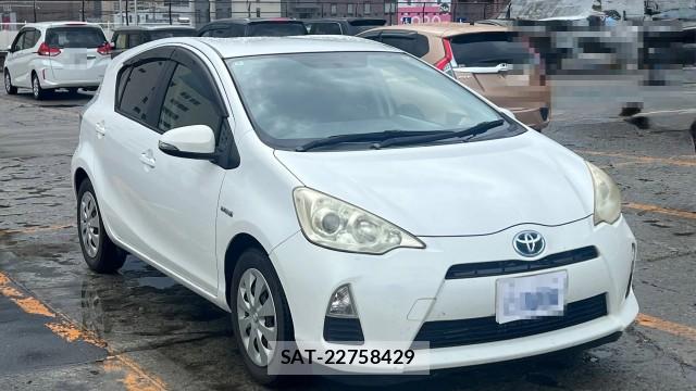 Toyota AQUA 2012-02 8815498-11