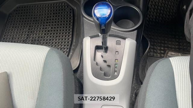 Toyota AQUA 2012-02 8815498-14