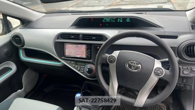 Toyota AQUA 2012-02 8815498-15