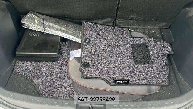 Toyota AQUA 2012-02 8815498-16