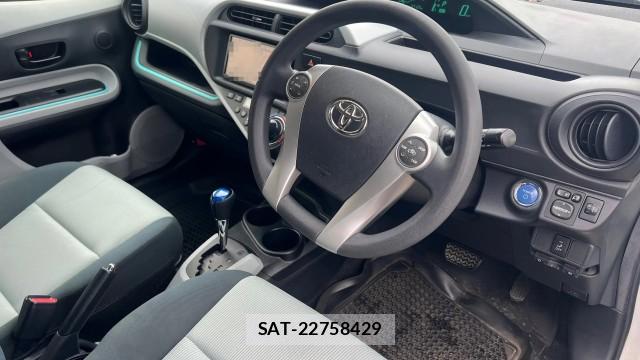 Toyota AQUA 2012-02 8815498-2