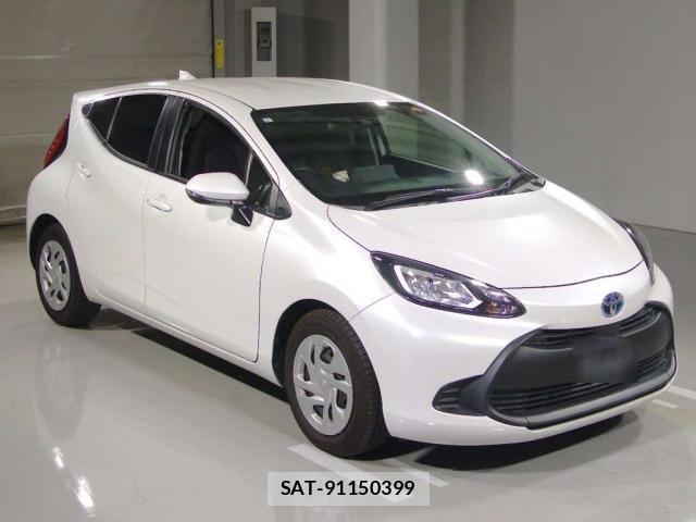 Toyota AQUA 2022-10 8815646-0