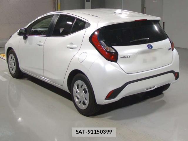 Toyota AQUA 2022-10 8815646-1