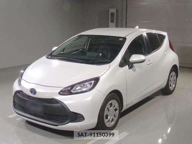 Toyota AQUA 2022-10 8815646-7