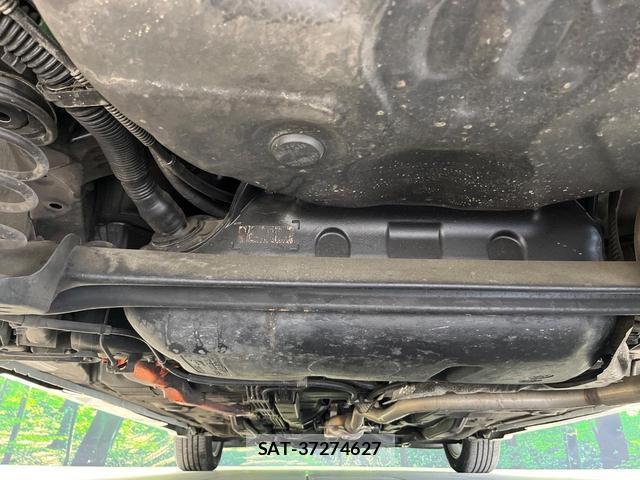 Toyota AQUA 2017-07 8815795-18