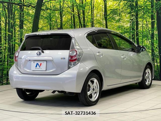 Toyota AQUA 2013-03 8815886-16