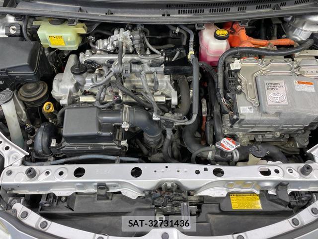 Toyota AQUA 2013-03 8815886-17
