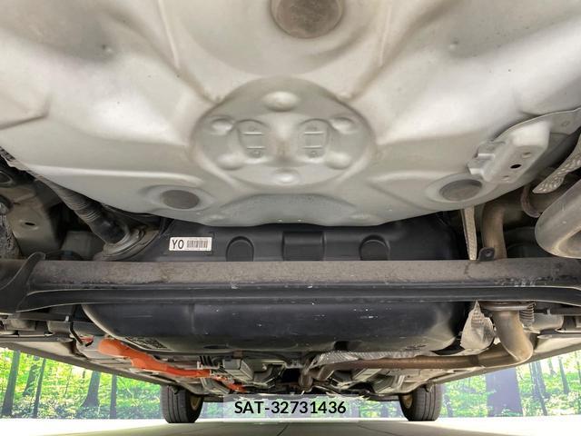 Toyota AQUA 2013-03 8815886-18