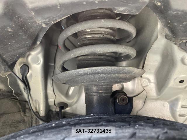 Toyota AQUA 2013-03 8815886-19