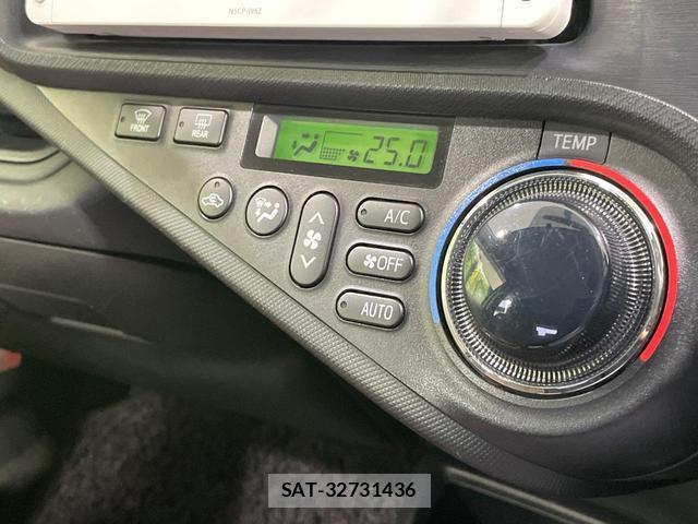 Toyota AQUA 2013-03 8815886-6