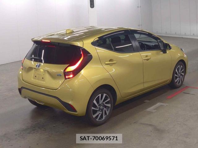 Toyota AQUA 2023-03 8816180-4