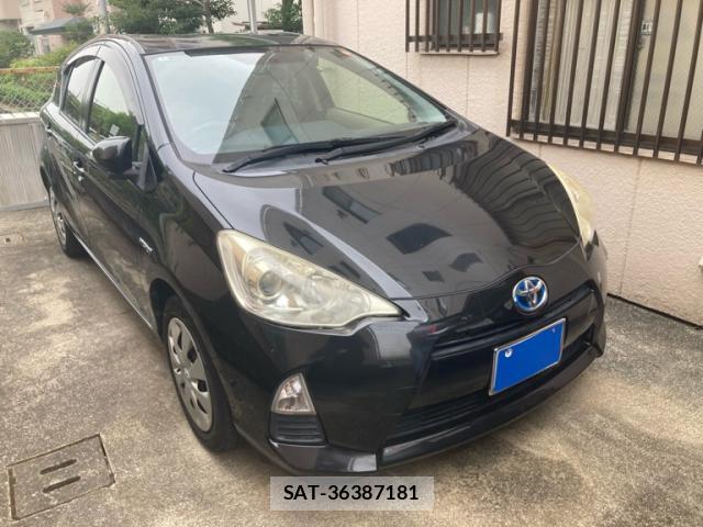 Toyota AQUA 2012-03 8816372-1