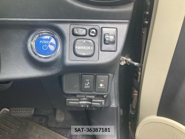 Toyota AQUA 2012-03 8816372-15
