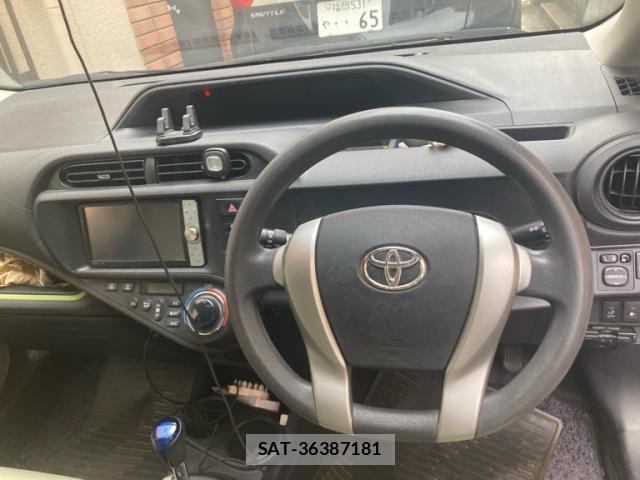 Toyota AQUA 2012-03 8816372-16