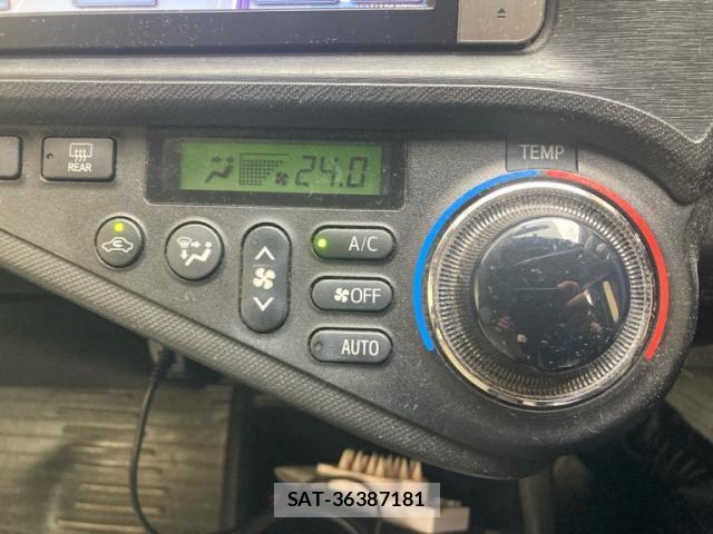 Toyota AQUA 2012-03 8816372-17