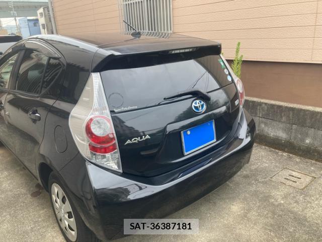 Toyota AQUA 2012-03 8816372-3