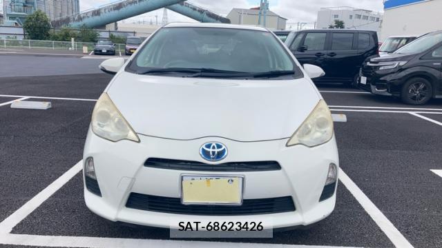 Toyota AQUA 2013-05 8816378-1