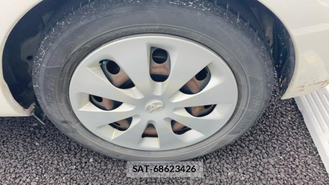 Toyota AQUA 2013-05 8816378-11