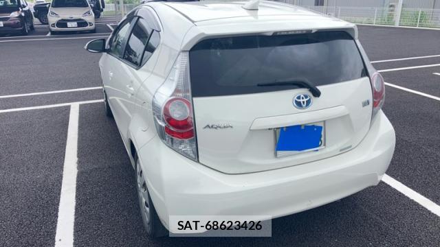 Toyota AQUA 2013-05 8816378-2
