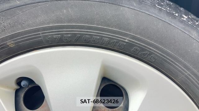 Toyota AQUA 2013-05 8816378-3