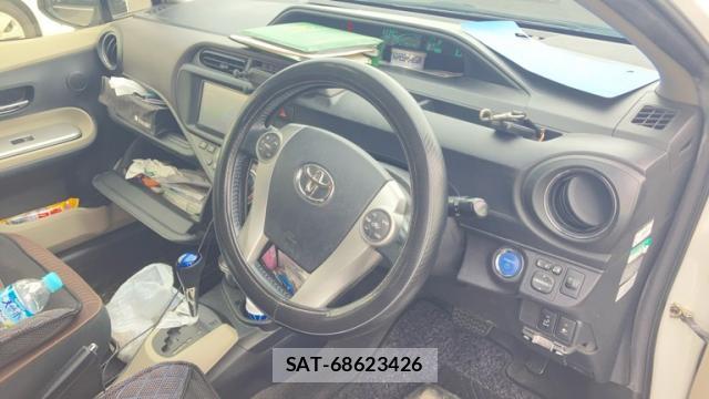 Toyota AQUA 2013-05 8816378-4