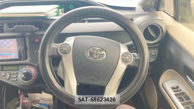 Toyota AQUA 2013-05 8816378-5