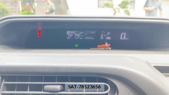 Toyota AQUA 2015-10 8816396-10