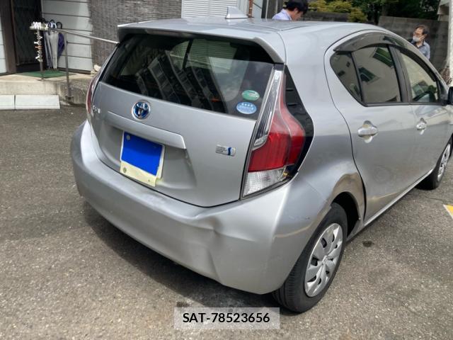 Toyota AQUA 2015-10 8816396-12