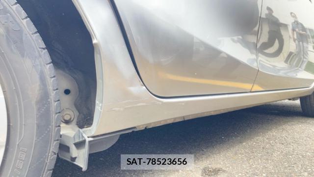Toyota AQUA 2015-10 8816396-7