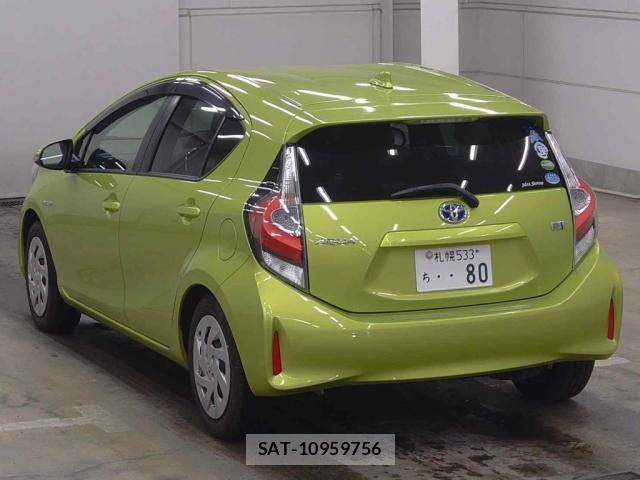 Toyota AQUA 2017-07 8816726-1