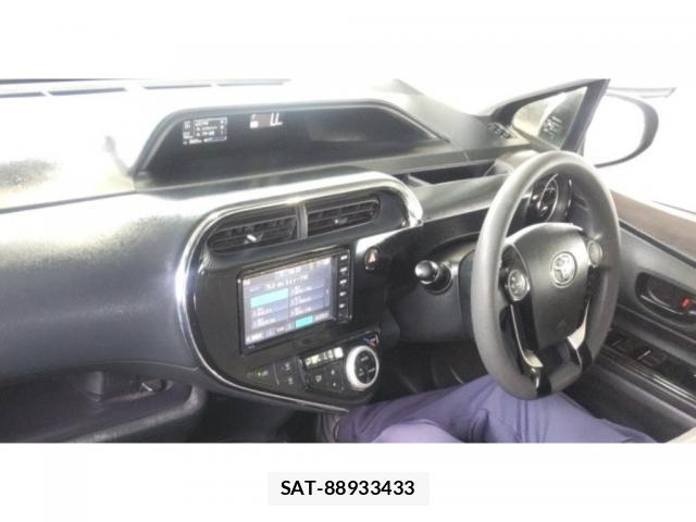Toyota AQUA 2019-06 8816885-2
