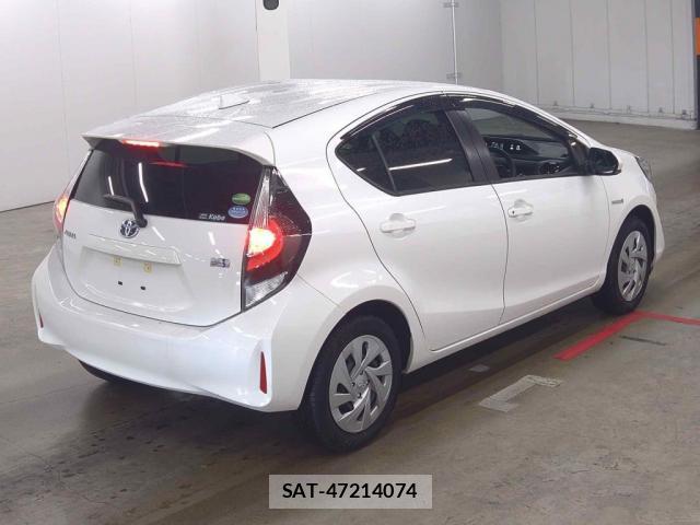 Toyota AQUA 2019-07 8816944-1