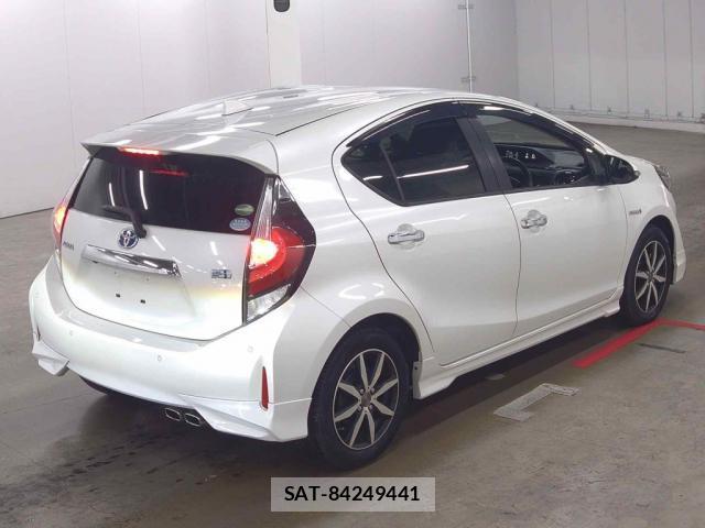 Toyota AQUA 2019-06 8816945-1