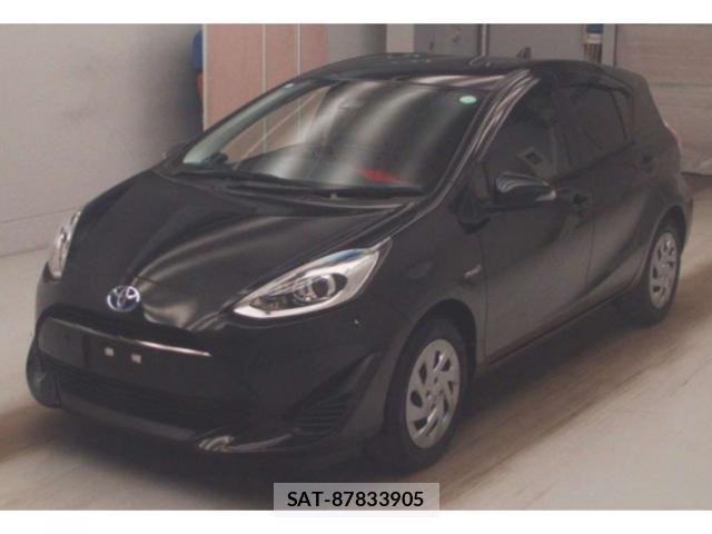 Toyota AQUA 2017-08 8816947-0