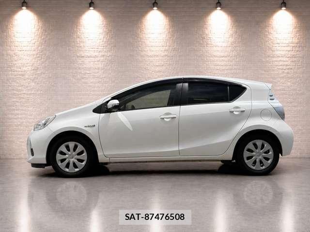 Toyota AQUA 2013-12 8817000-2