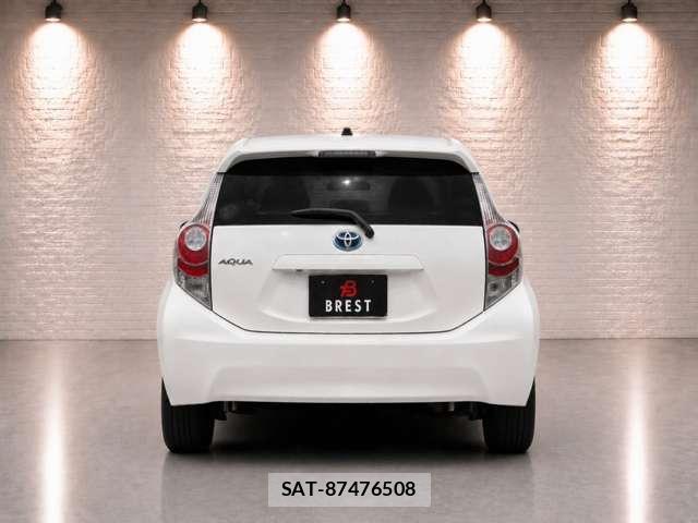Toyota AQUA 2013-12 8817000-3