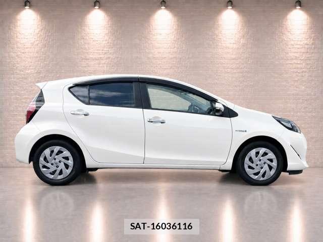 Toyota AQUA 2019-03 8817002-1
