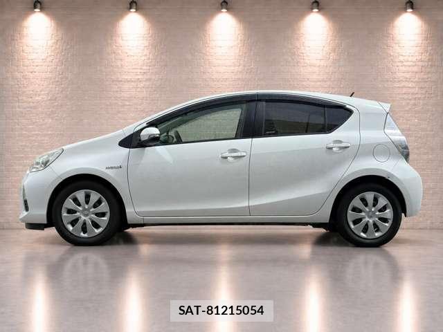 Toyota AQUA 2012-07 8817005-2