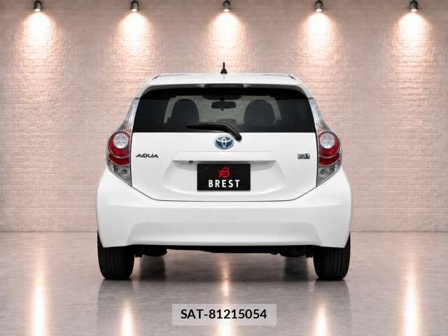 Toyota AQUA 2012-07 8817005-3