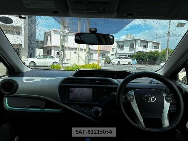 Toyota AQUA 2012-07 8817005-4