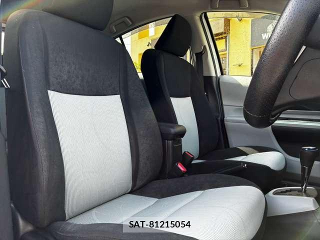 Toyota AQUA 2012-07 8817005-5