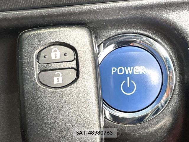 Toyota AQUA 2018-06 8817099-12