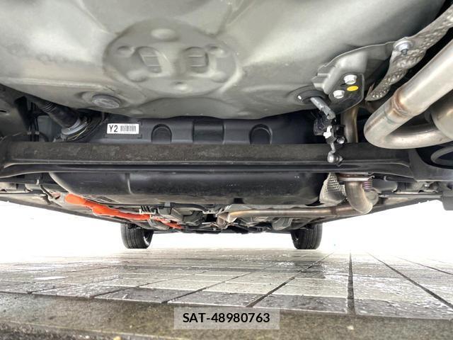 Toyota AQUA 2018-06 8817099-18
